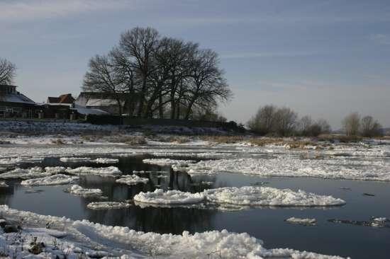 Eisgang-auf-der-Elbe